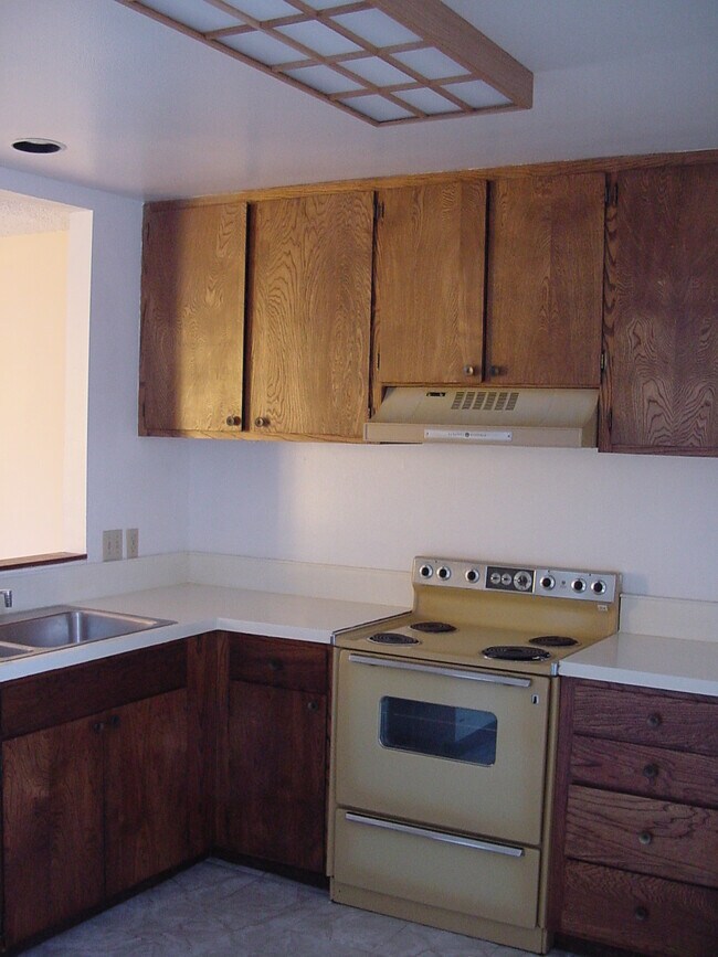 Building Photo - 1142 Leff St