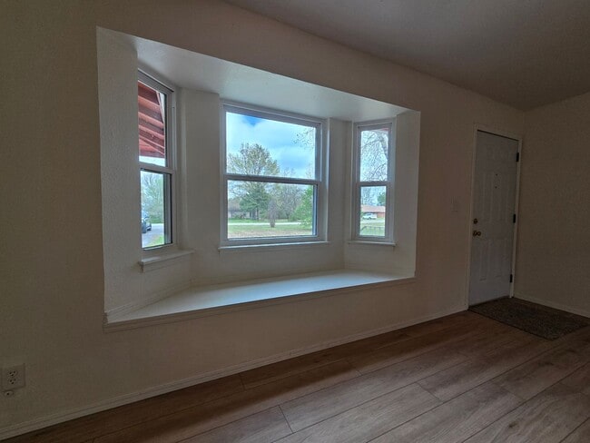 Building Photo - 3 bedroom home in North Rock Creek for Lease.