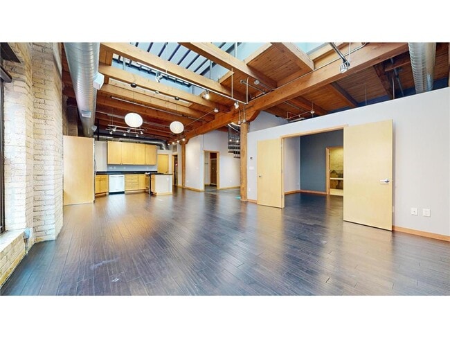 Building Photo - 607 Washington Ave S