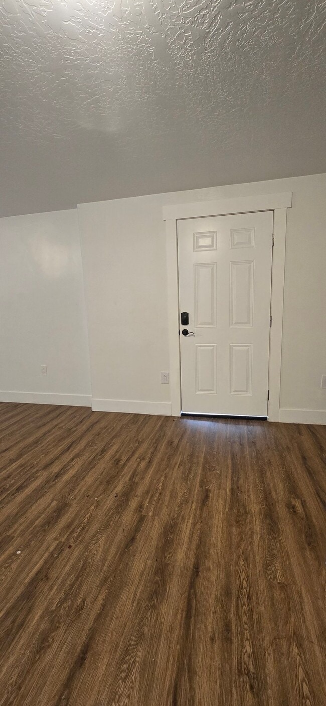 Building Photo - 8814 Daisy View Ln