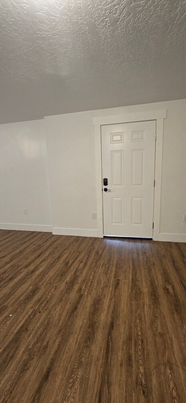 Foto del edificio - 8814 Daisy View Ln