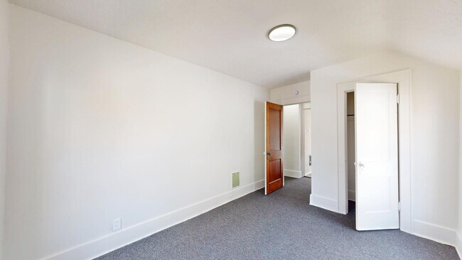 Building Photo - 109 W Ely St