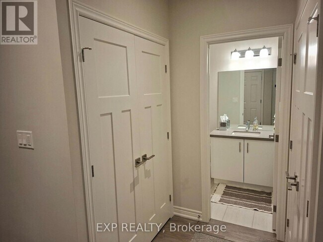 Photo du bâtiment - 5 McClay Ave