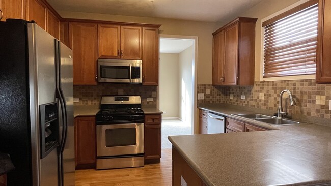 Building Photo - 6005 River Bend Dr