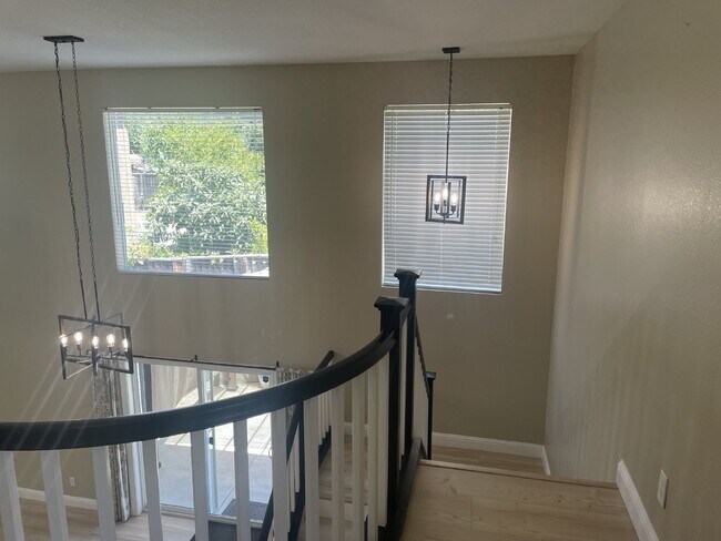 Building Photo - "Spacious 5-Bedroom Home at 624 Ross Circl...