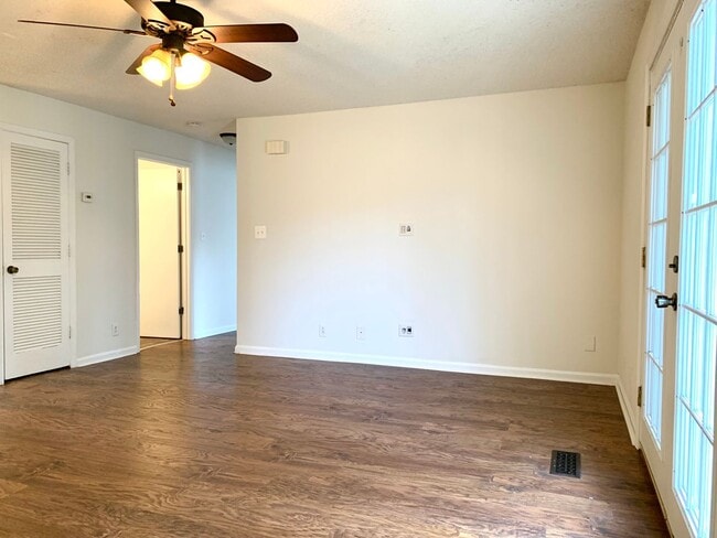 Building Photo - 402 Jack Miller Blvd