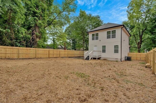 Foto del edificio - 786 Neal St NW