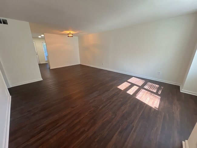 Foto del edificio - 2 Bedroom Community on the Corner of Baxte...