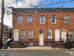 Building Photo - 25 Peace St