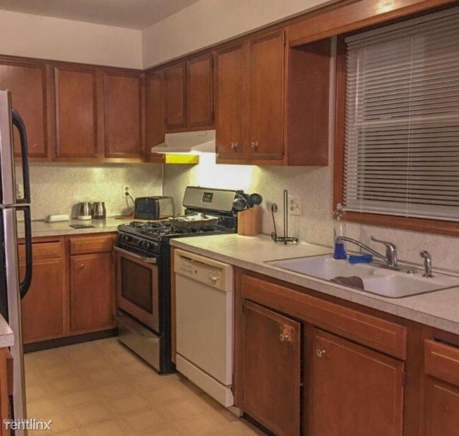 Building Photo - 1348 Carriage Hill Dr SE