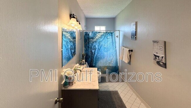 Building Photo - 738 Carondelay Dr