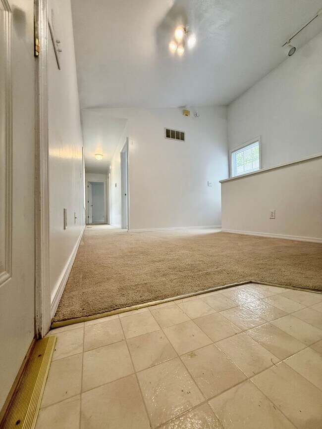 Foto del edificio - 3 Bedroom Available JUNE 2026;  Monthly re...