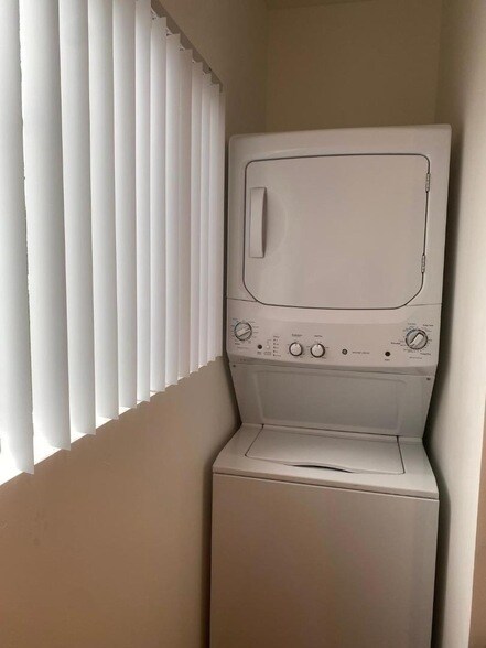 Foto del edificio - 1445 Revere Ave