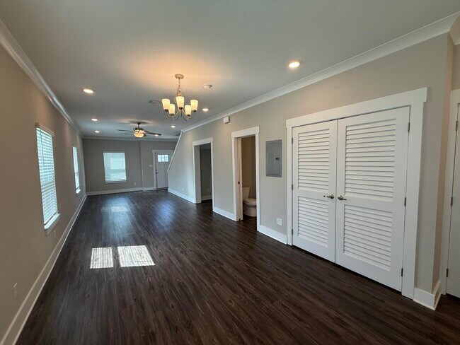 Building Photo - 202 Date Palm Ln