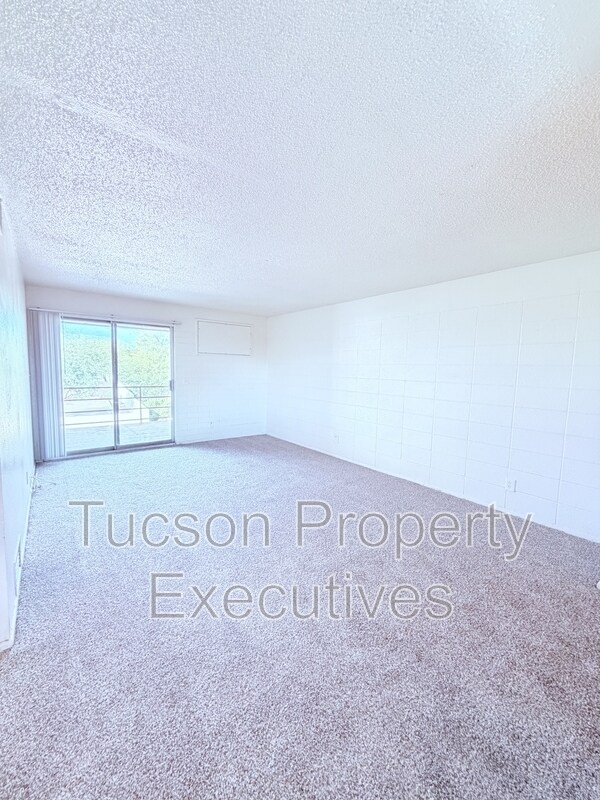 Building Photo - 5770 E 10th St