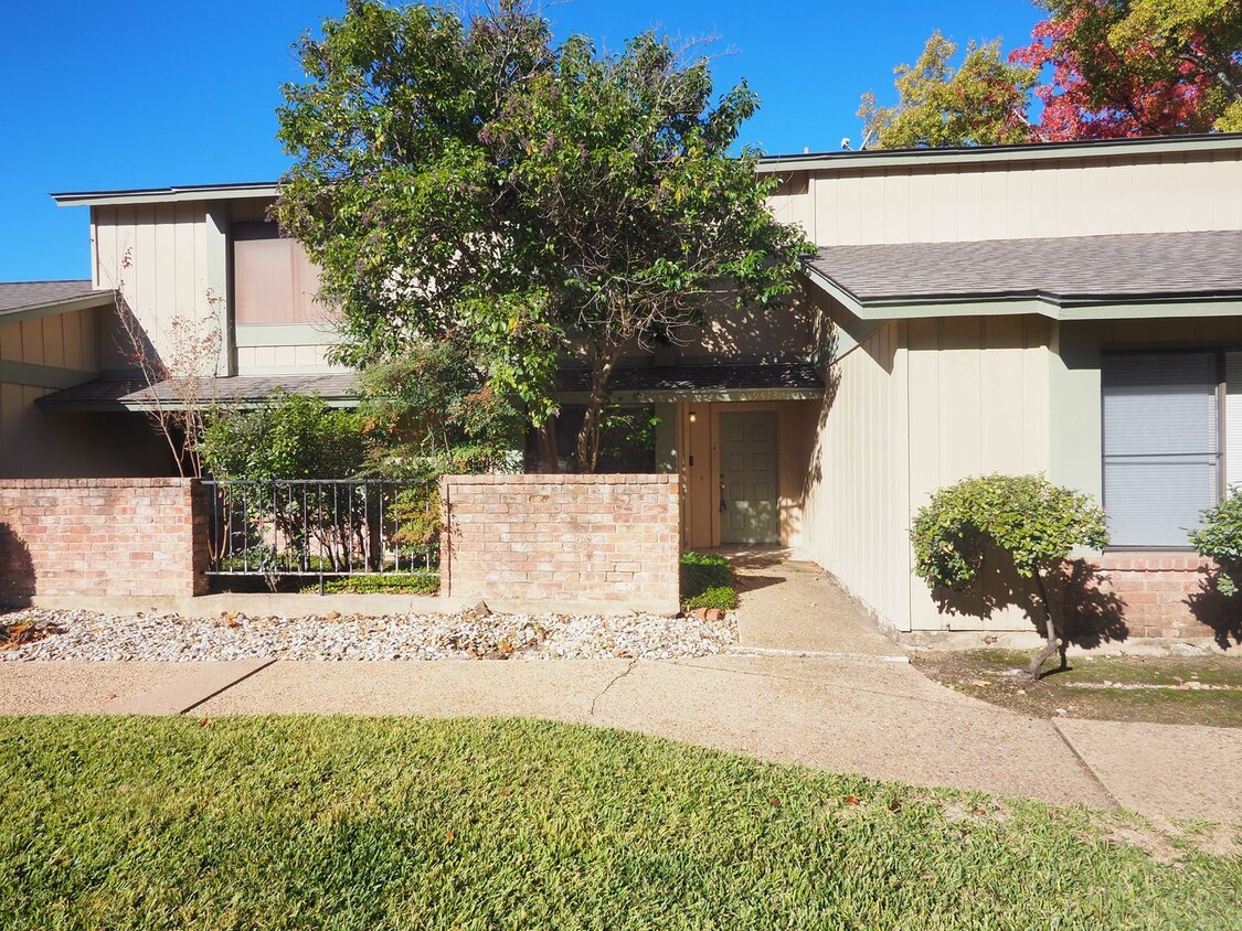 Primary Photo - Price reduced! Amazing Austin 3 bedroom co...