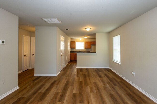 Building Photo - Cozy and well maintained 2 Bed / 1 bath home in Beaumont! Move in ready!