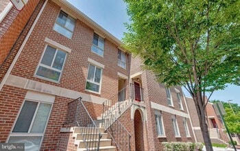 Building Photo - 632 S Charles St