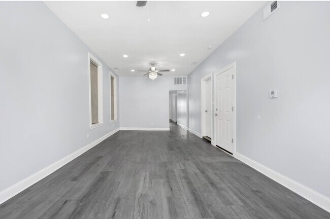 Foto del edificio - 2253 W Belmont Ave