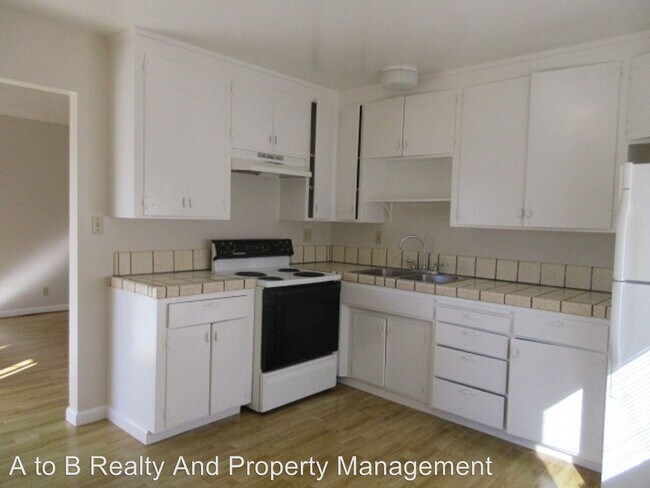 Building Photo - 575 Nido Dr