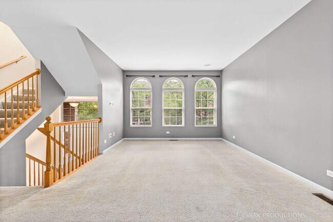 Building Photo - 27W739 N Meadowview Dr