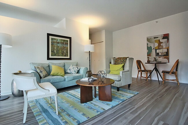 Photo - 789 N La Salle Dr Apartment