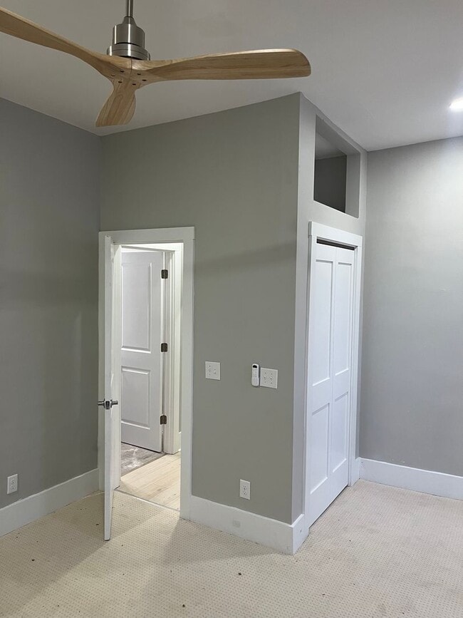 Building Photo - Beautifully Renovated 1 Bed 1 Bath