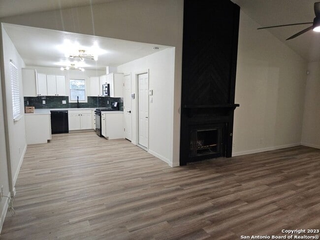 Foto del edificio - 4 Bedroom one story in Silver Creek