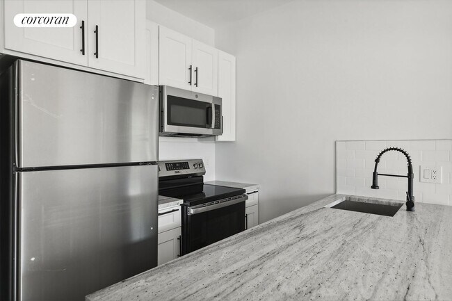 Building Photo - 513 Chauncey St