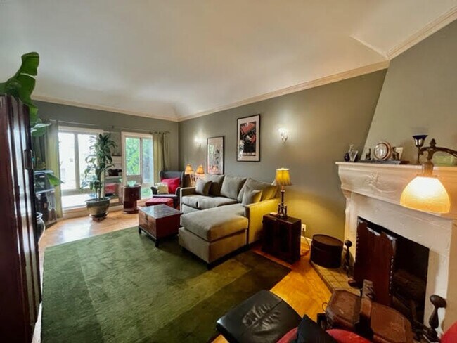Foto del edificio - Whimsical 2BR/1BA, Outer Parkside Gem and ...