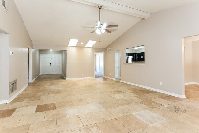 Foto del edificio - 3738 Indian Princess Rd N