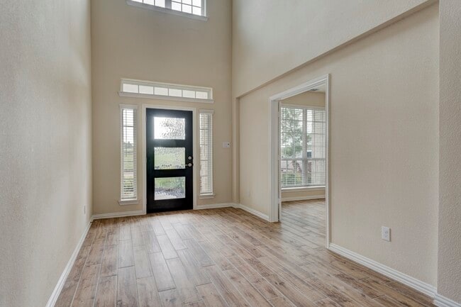 Building Photo - 173 Dina Ln