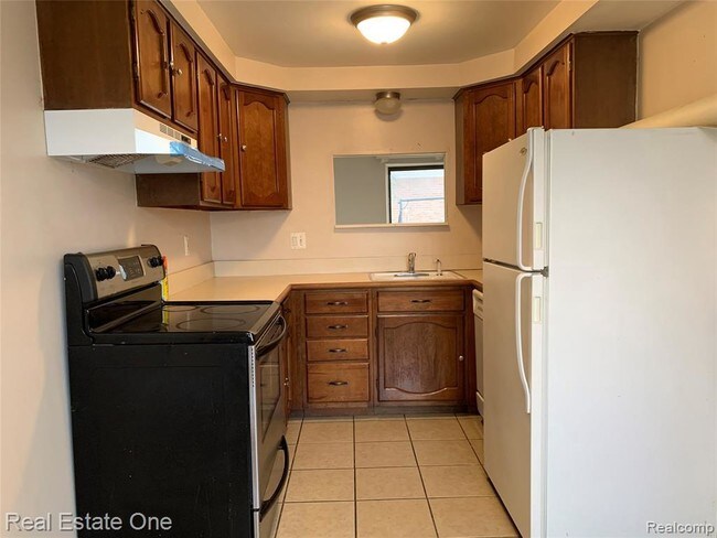 Building Photo - 17056 Kingsbrooke Dr