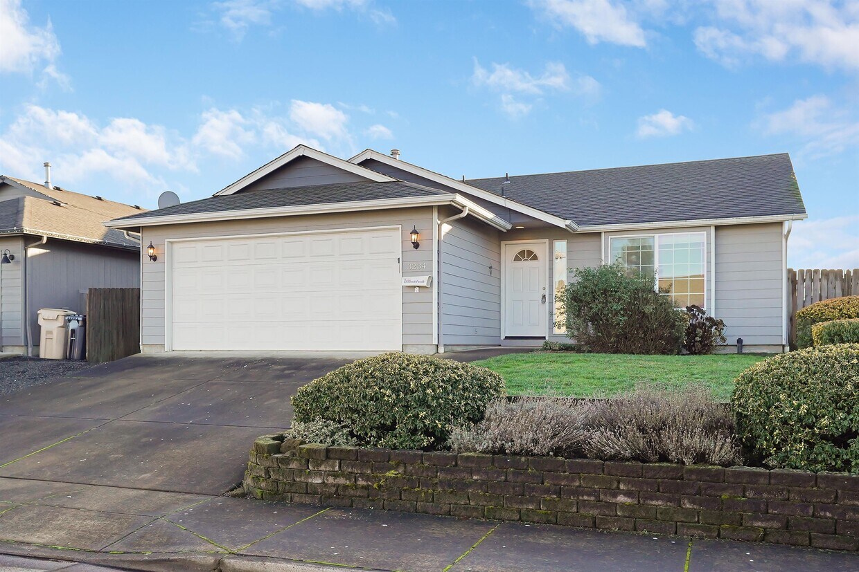 3234 23rd Ave SE, Albany, OR 97322 House for Rent in Albany, OR