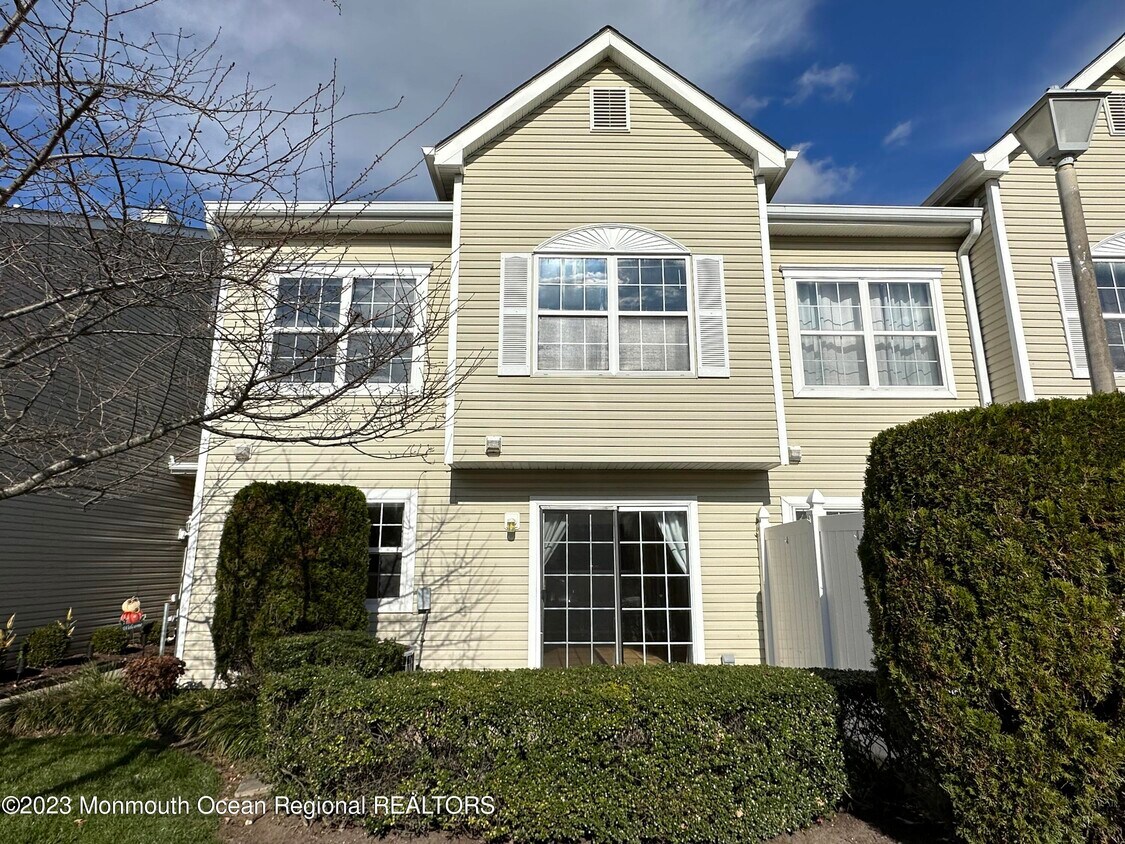 Primary Photo - 122 Mid Ocean Ct