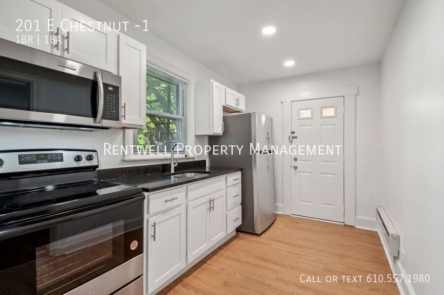 Foto principal - 201 E Chestnut St