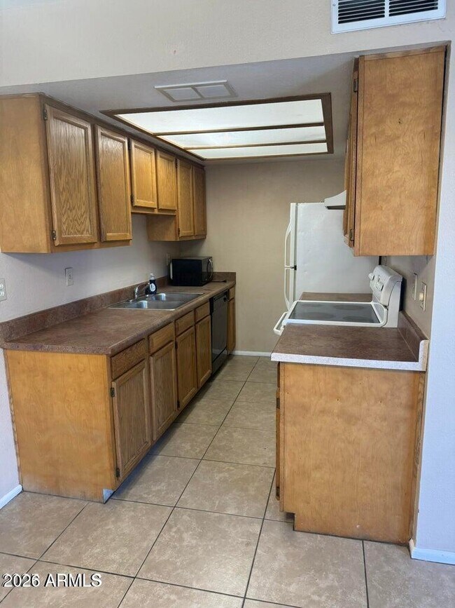 Building Photo - 286 W Palomino Dr