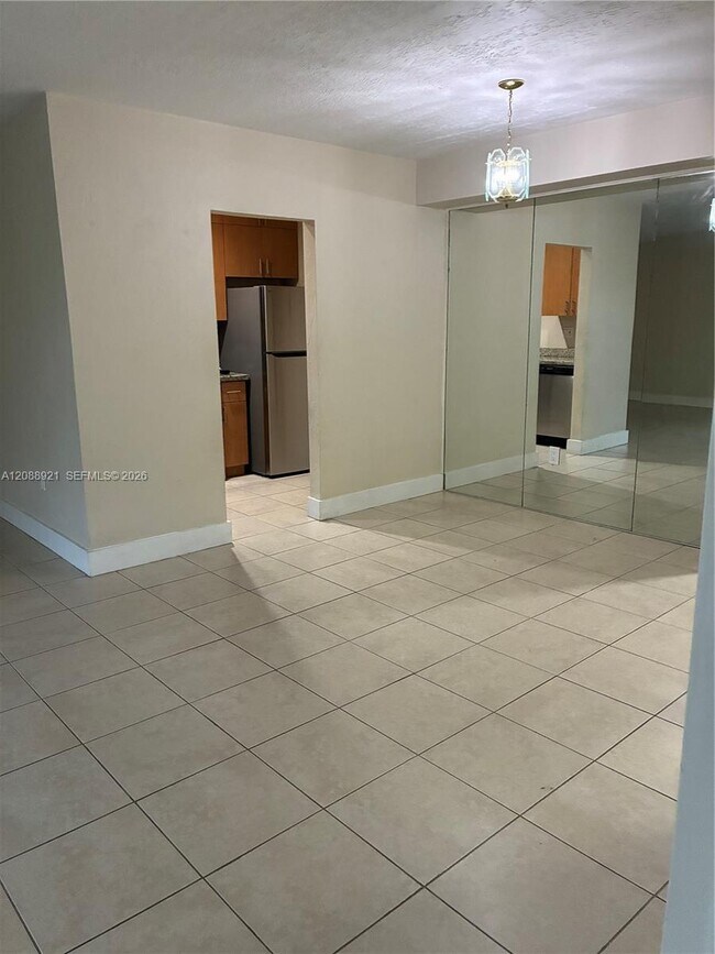 Foto del edificio - 8325 SW 72nd Ave