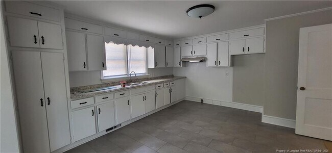 Foto del edificio - 311 E 16th St