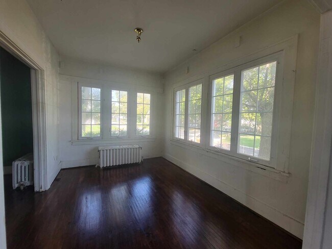 Sunroom, hardwood floor - 1402 S 4th St