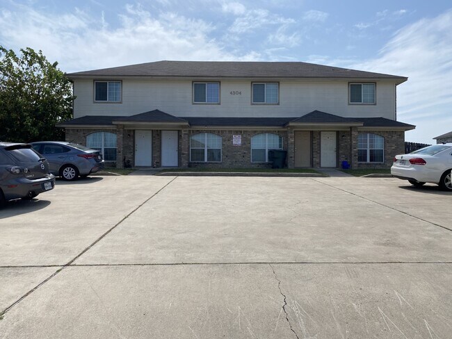 Building Photo - 4304 Jeff Scott Dr