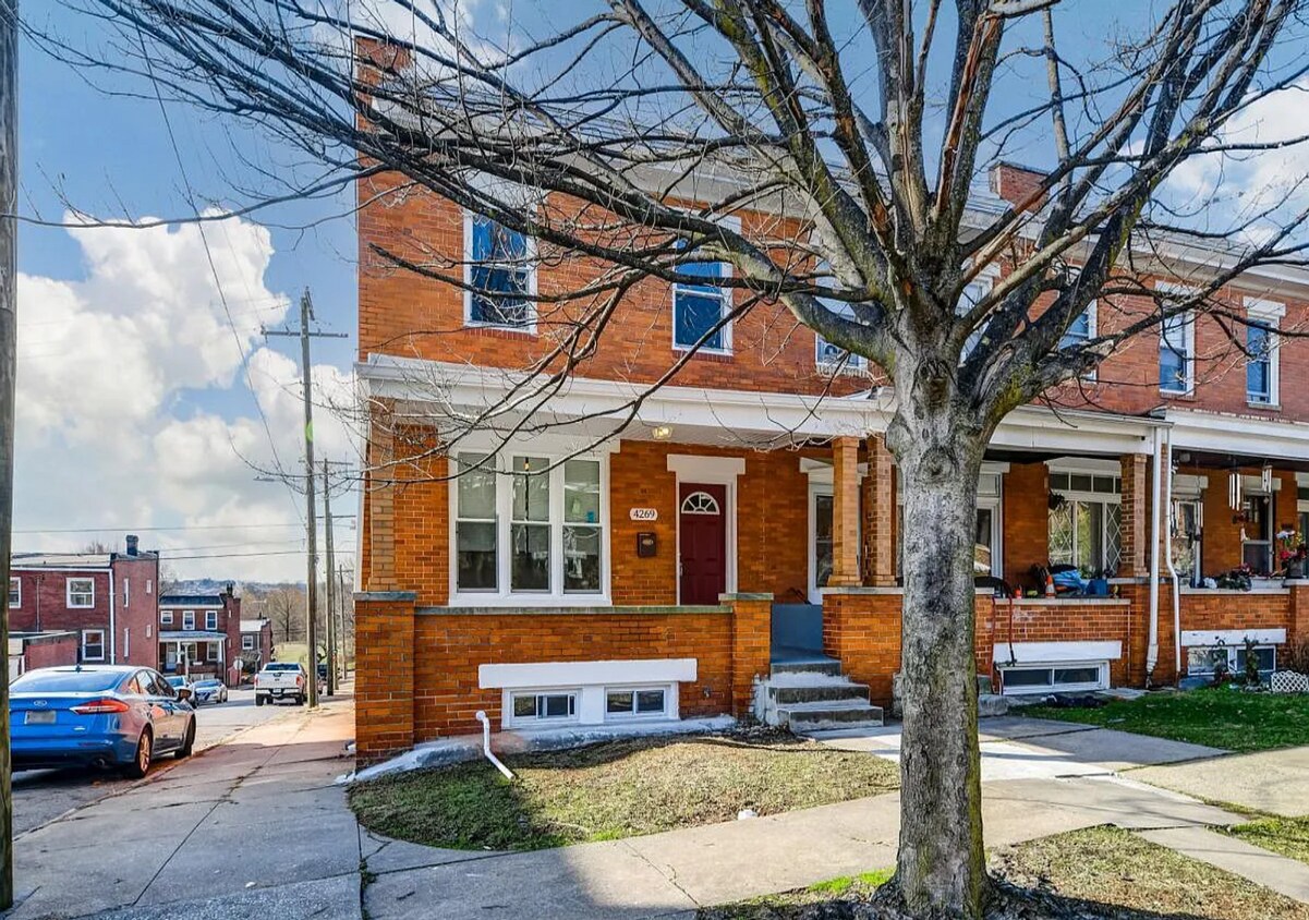 Foto principal - Available Now- Beautiful 3 Bedroom, 2 Bath...
