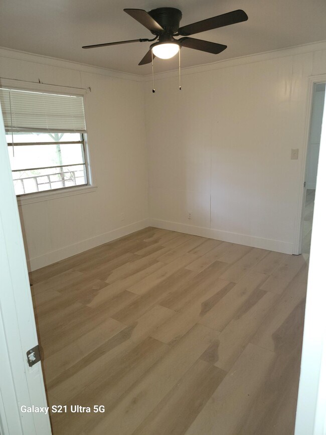 Building Photo - 940 Reaves St