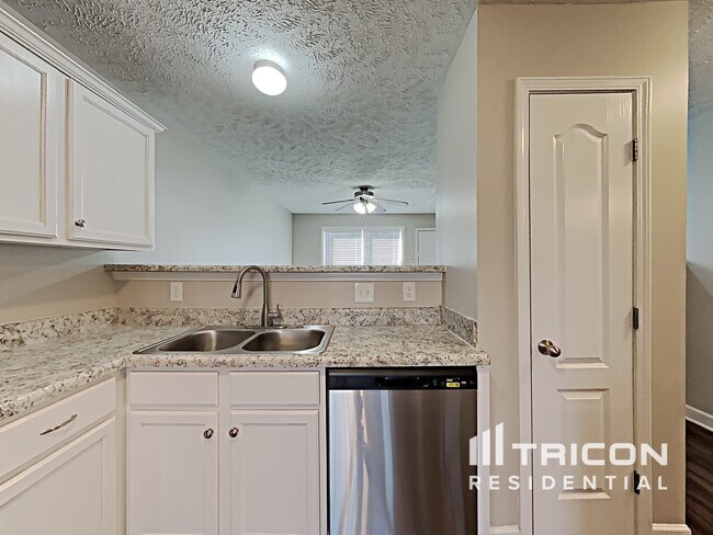 Building Photo - 1626 Beaconcrest Cir