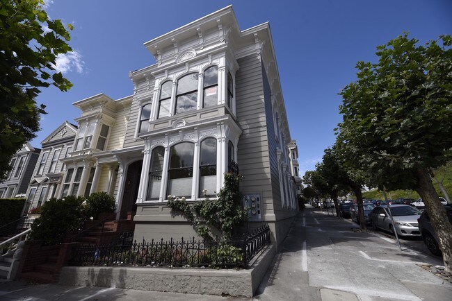 Building Photo - 2257 Steiner St