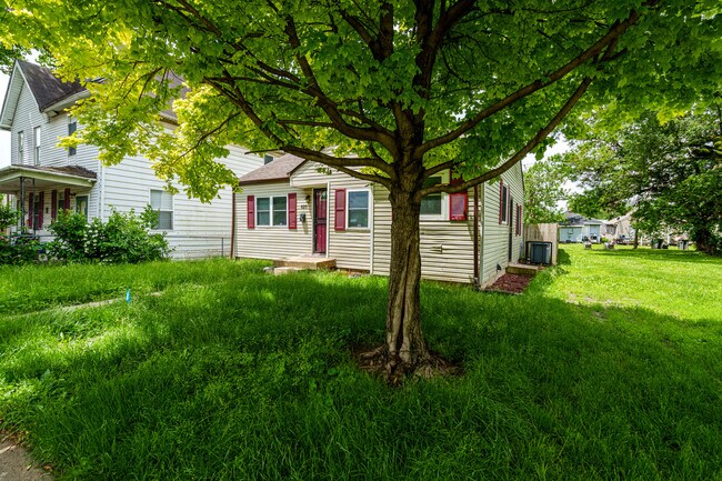 Building Photo - 820 Coffey St