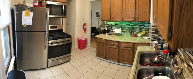 whole kitchen - 543 W Mifflin St