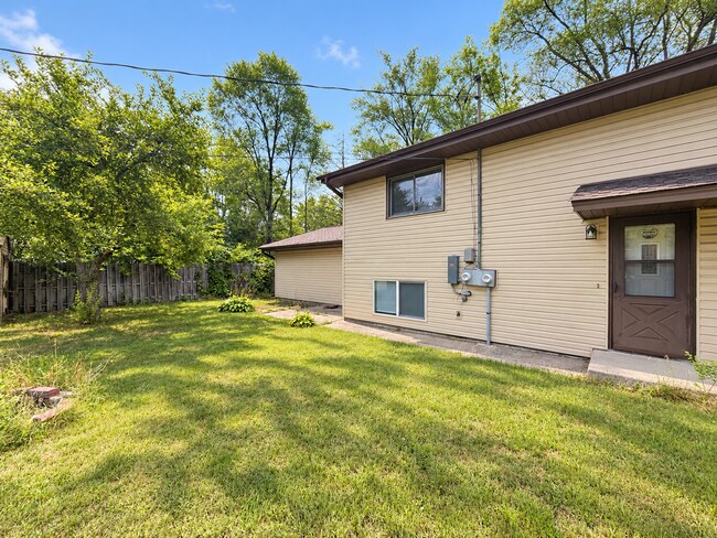 Building Photo - 8820-8822 Griggs Ave