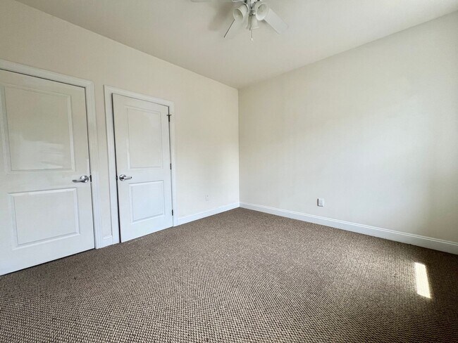 Foto del edificio - 2034 N Cleveland St