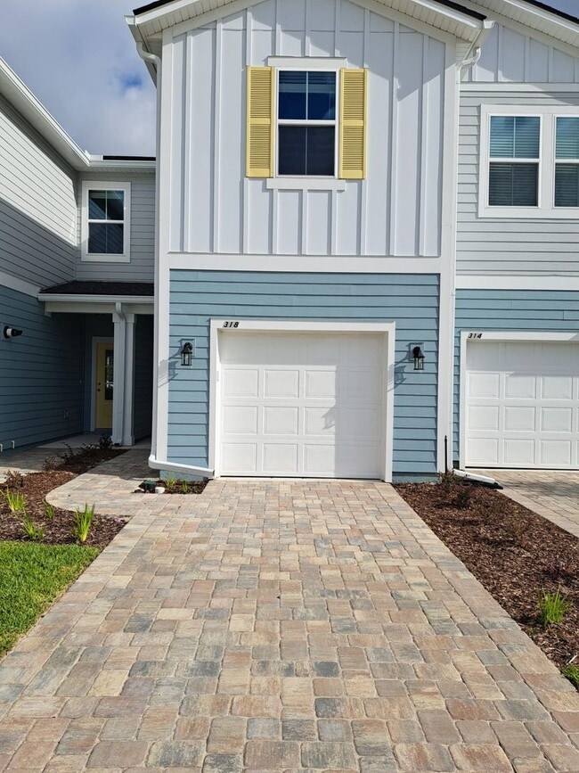 Building Photo - 318 Brandon Lks Dr